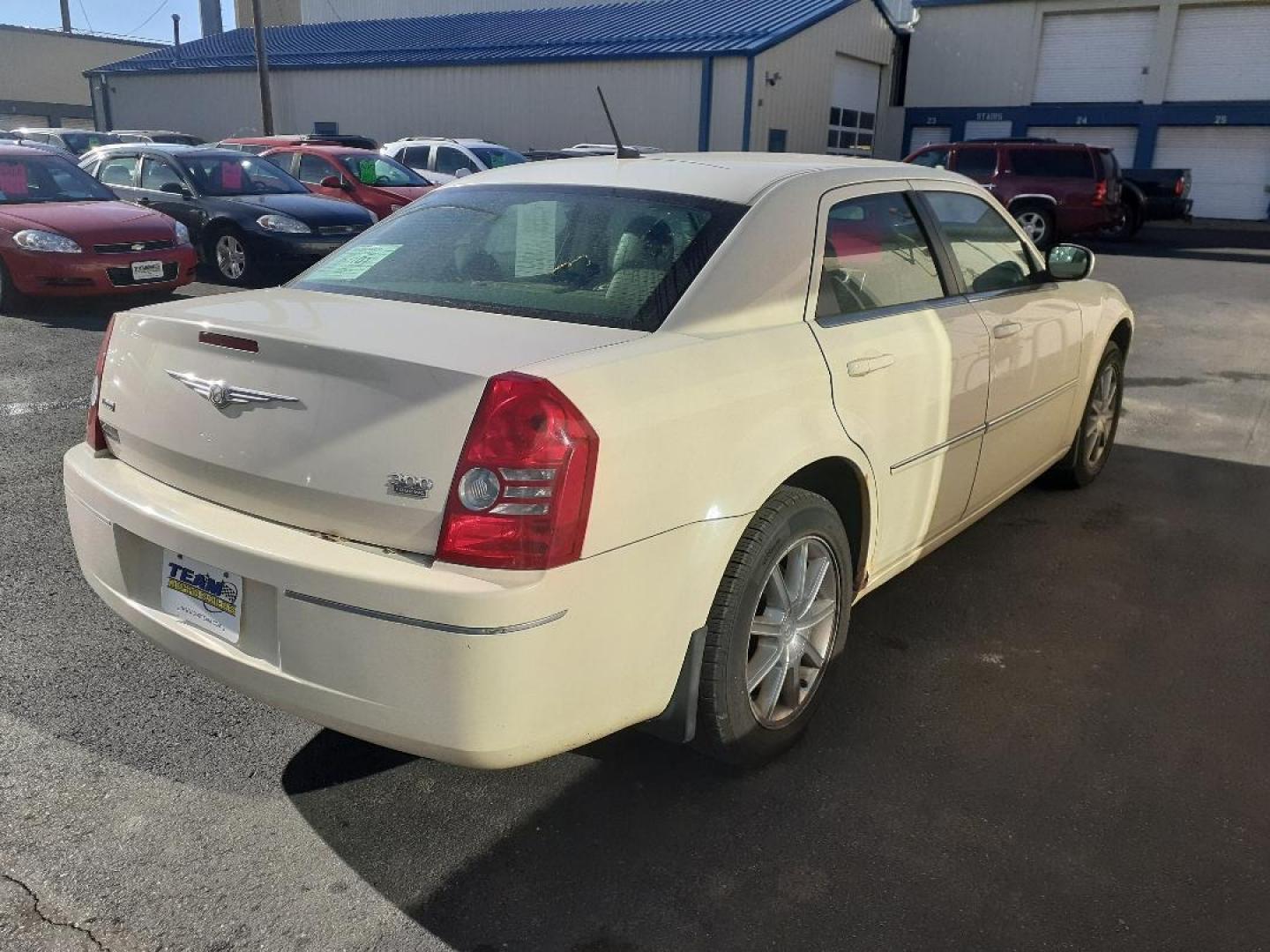 2008 Chrysler 300 (2C3LK53G68H) , located at 2015 Cambell Street, Rapid City, SD, 57701, (605) 342-8326, 44.066433, -103.191772 - Photo#4